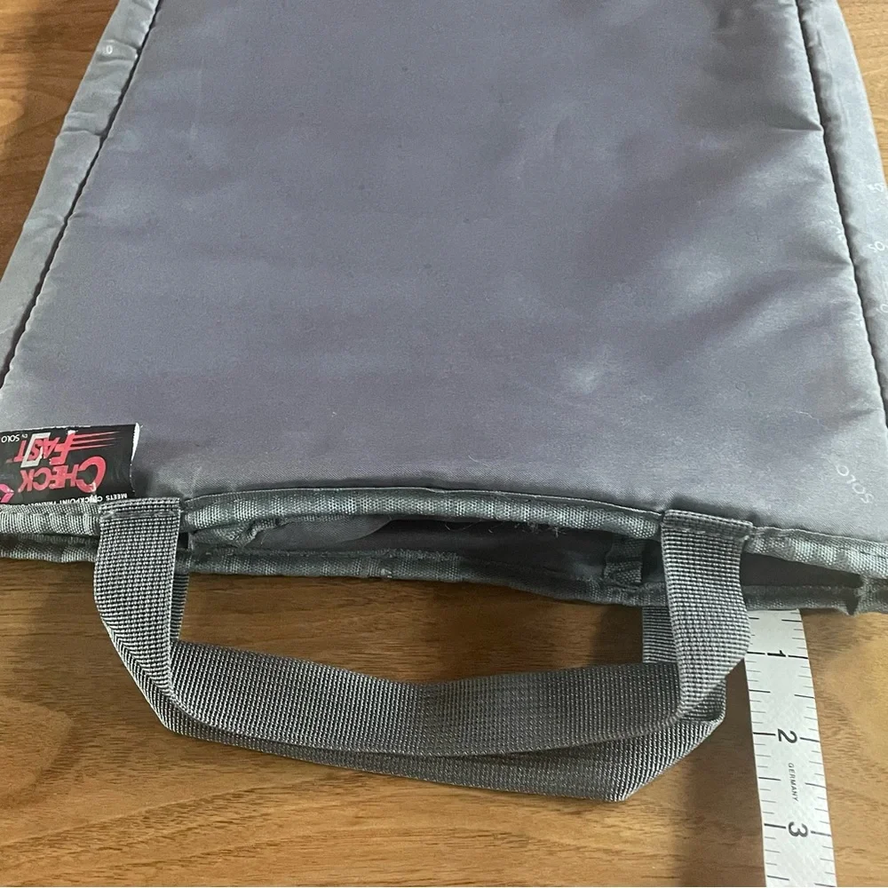 Laptop sleeve